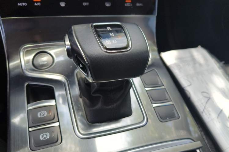 Used Hongqi H5 2022 Classic Model Facelift 1.5T DCT Qiyun Edition Gear Lever