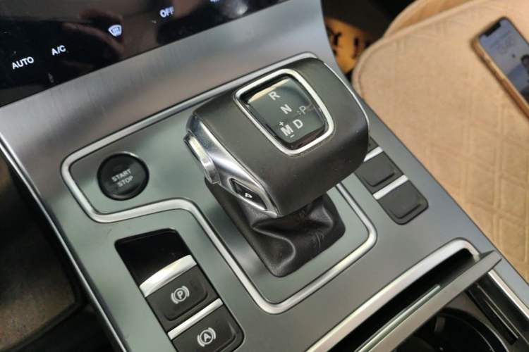Used Hongqi H5 2022 Classic Model 1.5T DCT Flagship Edition Gear Lever