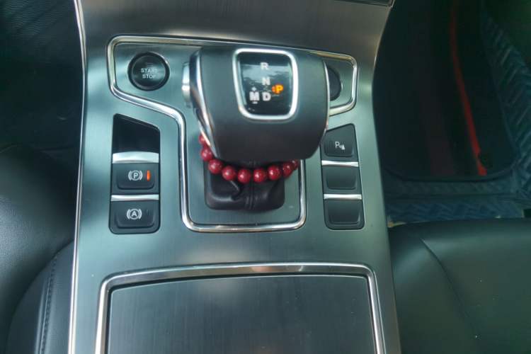 Used Hongqi H5 2022 Classic Model 1.8T Automatic Smart Connect Flagship Edition Gear Lever