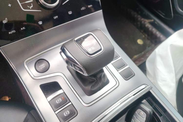 Used Hongqi H5 2022 Classic Model Facelift 1.5T DCT Qiyun Edition Gear Lever