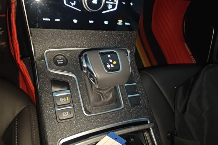 Used Hongqi H5 2022 Classic Model Facelift 1.8T Automatic Smart Connect Flagship Edition Gear Lever