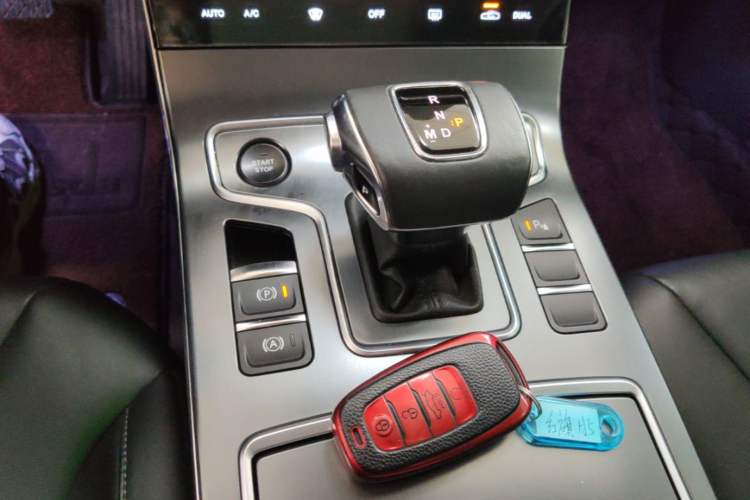 Used Hongqi H5 2022 Classic Model 1.8T Automatic Smart Connect Flagship Edition Gear Lever