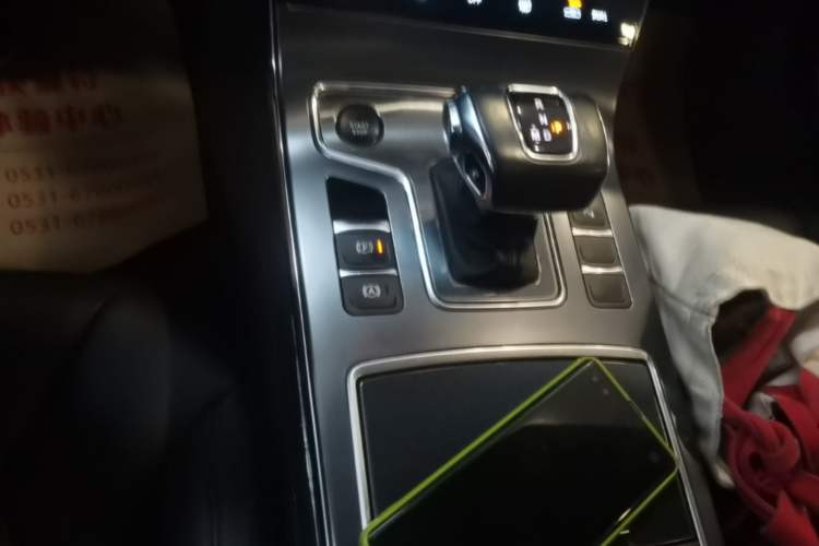 Used Hongqi H5 2022 Classic Model 1.8T Automatic Smart Connect Flagship Edition Gear Lever