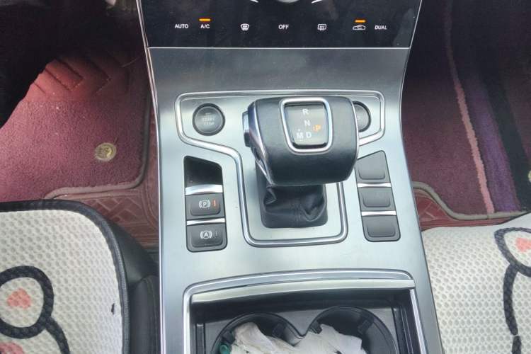 Used Hongqi H5 2022 Classic Model Facelift 1.5T DCT Qiyun Edition Gear Lever