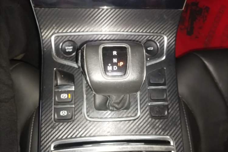 Used Hongqi H5 2022 Classic Model Facelift 1.5T DCT Qiyun Edition Gear Lever