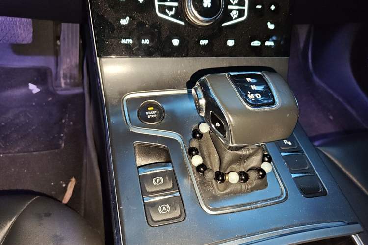 Used Hongqi H5 2022 Classic Model Facelift 1.8T Automatic Smart Connect Flagship Edition Gear Lever