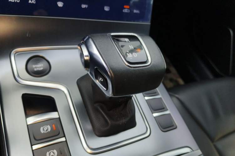 Used Hongqi H5 2022 Classic Model 1.5T DCT Flagship Edition Gear Lever