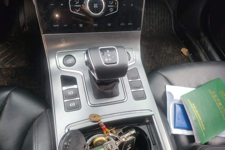 Used Hongqi H5 2022 Classic Model 1.5T DCT Flagship Edition Gear Lever