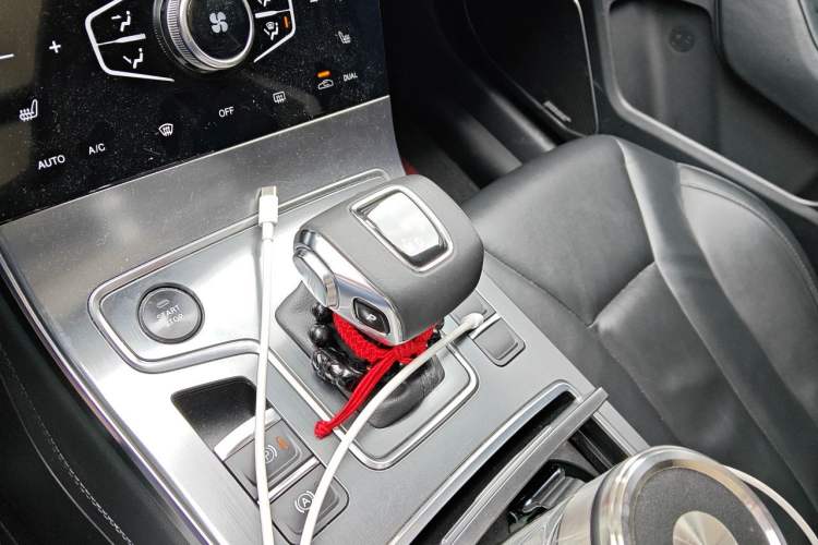 Used Hongqi H5 2022 Classic Model 1.8T Automatic Smart Connect Flagship Edition Gear Lever