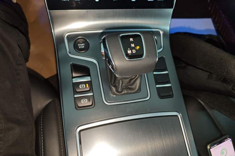 Used Hongqi H5 2022 Classic Model Facelift 1.5T DCT Qiyun Edition Gear Lever