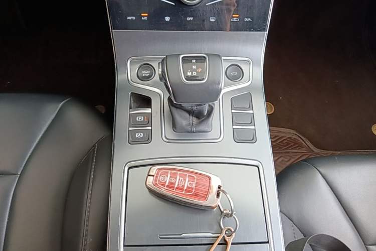 Used Hongqi H5 2022 Classic Model Facelift 1.5T DCT Qiyun Edition Gear Lever