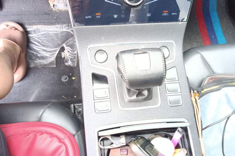 Used Hongqi H5 2022 Classic Model Facelift 1.5T DCT Qiyun Edition Gear Lever