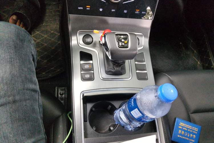 Used Hongqi H5 2022 Classic Model Facelift 1.5T DCT Qiyun Edition Gear Lever