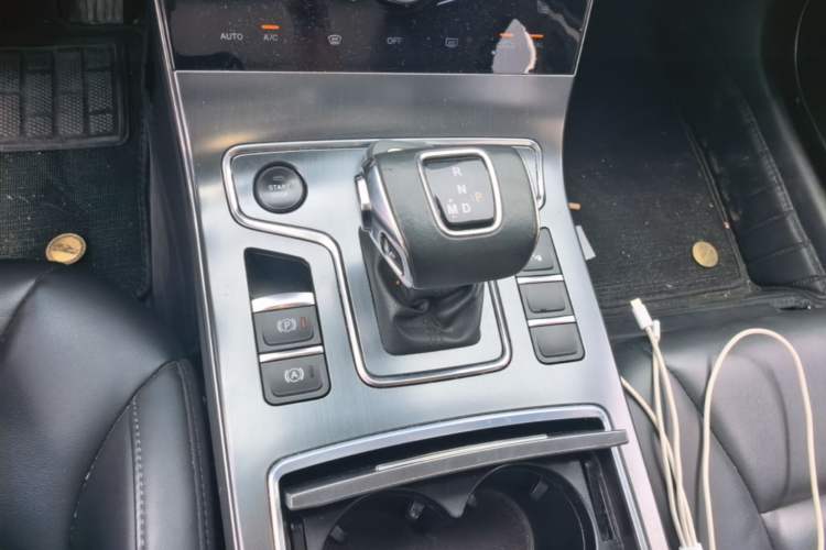 Used Hongqi H5 2022 Classic Model Facelift 1.8T Automatic Smart Connect Flagship Edition Gear Lever
