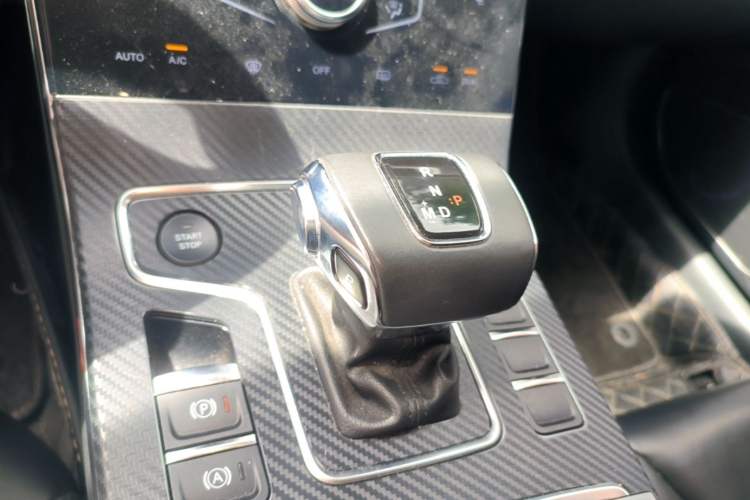 Used Hongqi H5 2022 Classic Model Facelift 1.8T Automatic Smart Connect Flagship Edition Gear Lever