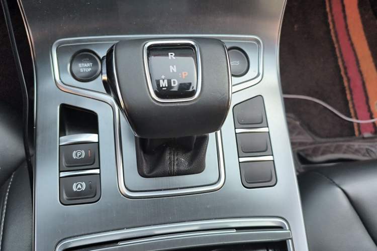 Used Hongqi H5 2022 Classic Model Facelift 1.5T DCT Qiyun Edition Gear Lever