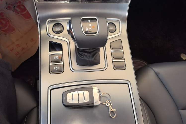 Used Hongqi H5 2022 Classic Model Facelift 1.5T DCT Qiyun Edition Gear Lever