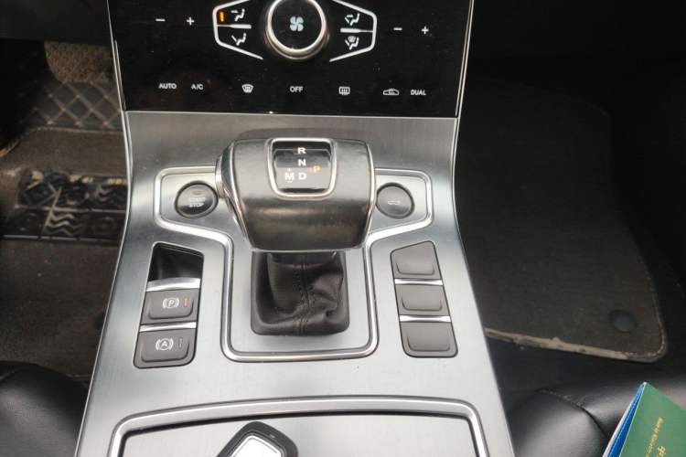 Used Hongqi H5 2022 Classic Model Facelift 1.5T DCT Qiyun Edition Gear Lever