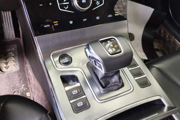 Used Hongqi H5 2022 Classic Model 1.5T DCT Flagship Edition Gear Lever