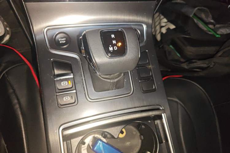 Used Hongqi H5 2022 Classic Model Facelift 1.5T DCT Qiyun Edition Gear Lever