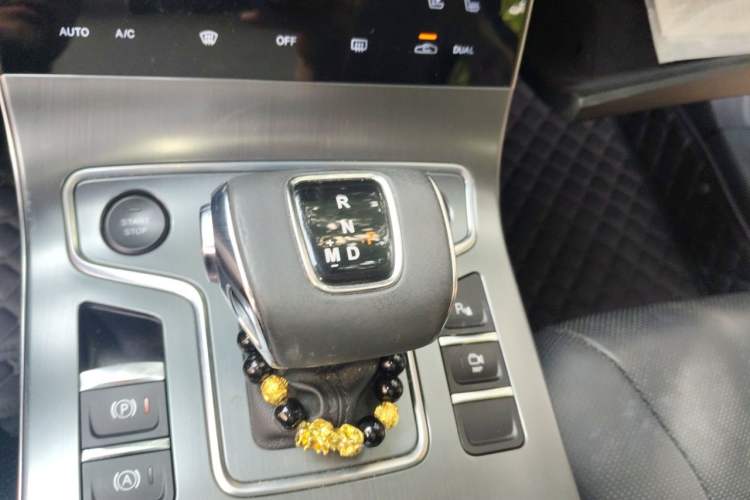 Used Hongqi H5 2022 Classic Model 1.8T Automatic Smart Connect Flagship Edition Gear Lever