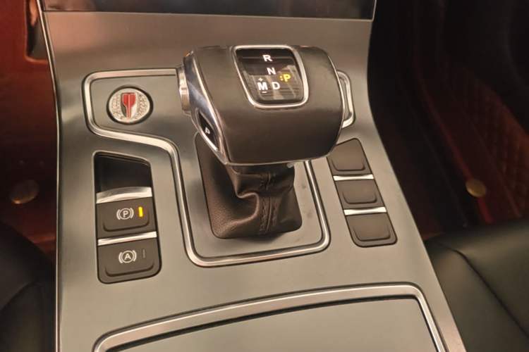 Used Hongqi H5 2022 Classic Model Facelift 1.5T DCT Qiyun Edition Gear Lever