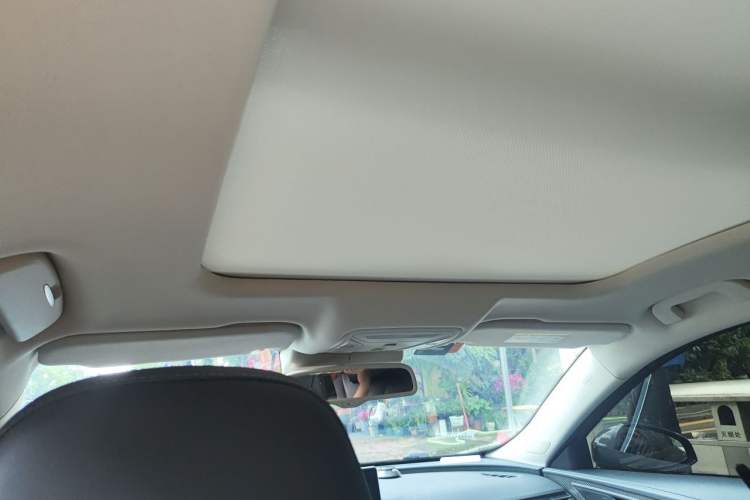 Used Hongqi H5 2022 Classic Model 1.8T Automatic Smart Connect Flagship Edition Headliner