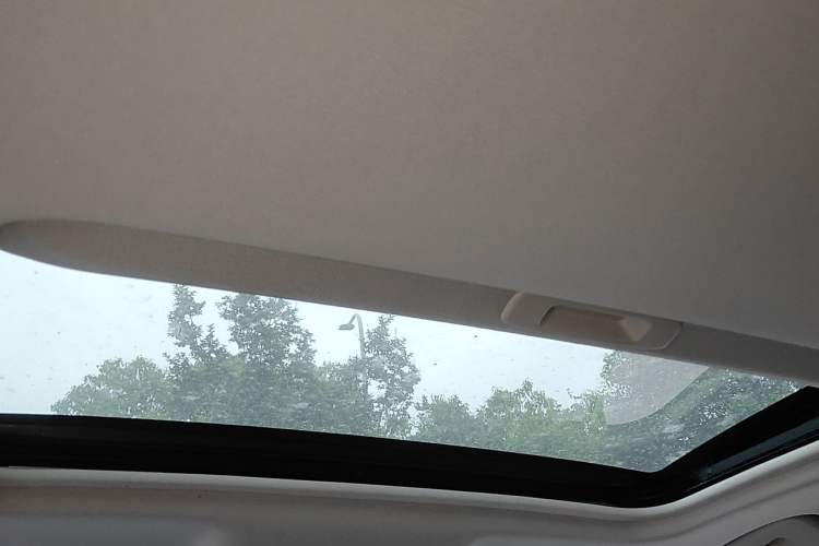 Used Hongqi H5 2022 Classic Model Facelift 1.8T Automatic Smart Connect Flagship Edition Headliner