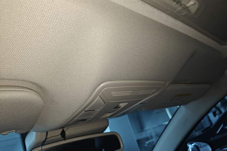 Used Hongqi H5 2022 Classic Model Facelift 1.8T Automatic Smart Connect Flagship Edition Headliner