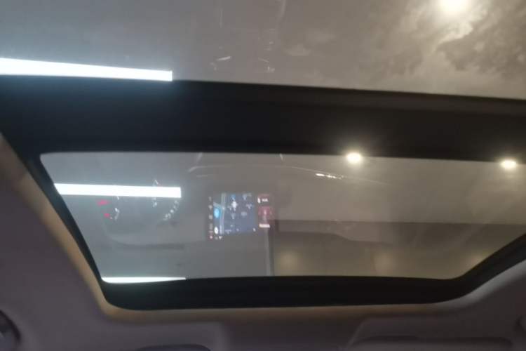 Used Hongqi H5 2022 Classic Model 1.8T Automatic Smart Connect Flagship Edition Headliner