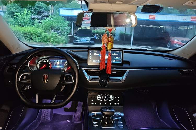 Used Hongqi H5 2022 Classic Model Facelift 1.8T Automatic Smart Connect Flagship Edition Headliner