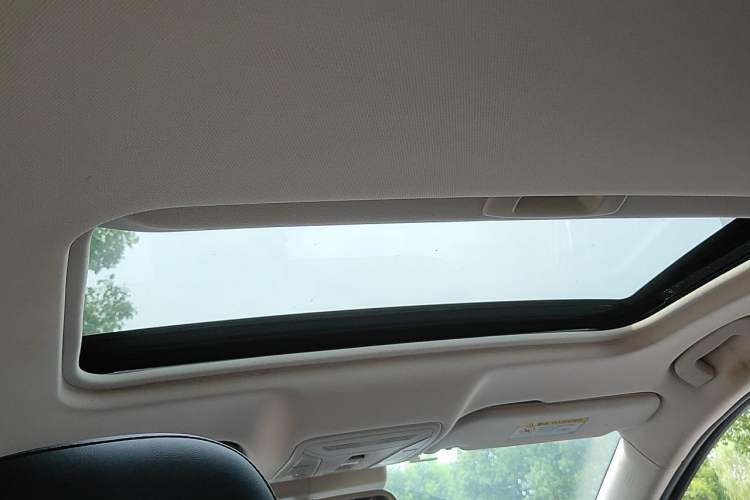 Used Hongqi H5 2022 Classic Model Facelift 1.8T Automatic Smart Connect Flagship Edition Headliner