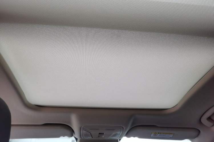 Used Hongqi H5 2022 Classic Model Facelift 1.8T Automatic Smart Connect Flagship Edition Headliner