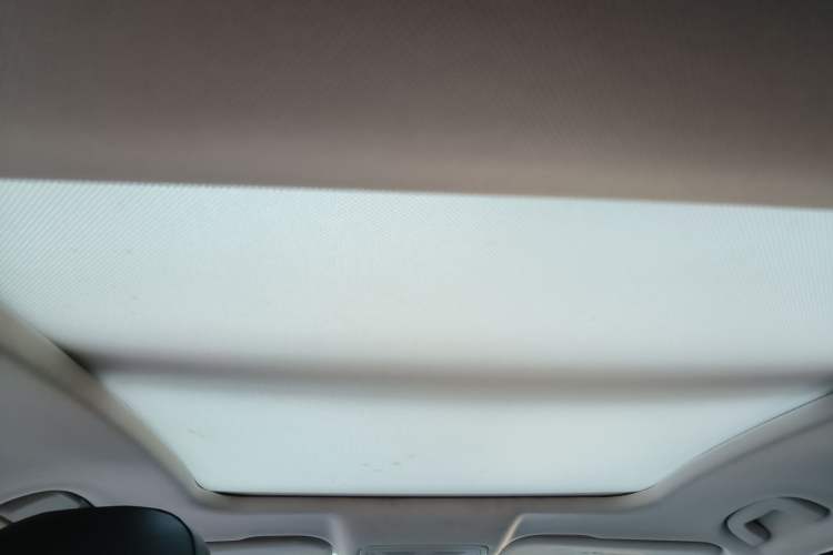 Used Hongqi H5 2022 Classic Model 1.8T Automatic Smart Connect Flagship Edition Headliner