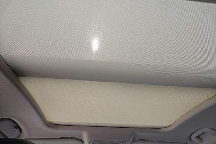 Used Hongqi H5 2022 Classic Model Facelift 1.8T Automatic Smart Connect Flagship Edition Headliner