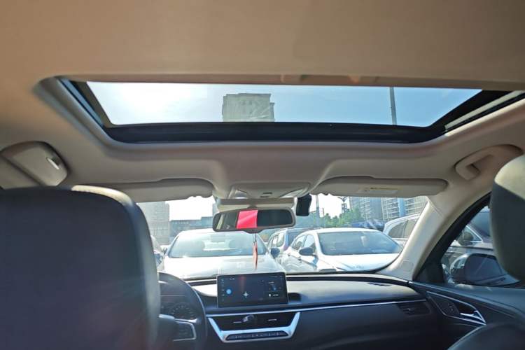 Used Hongqi H5 2022 Classic Model Facelift 1.8T Automatic Smart Connect Flagship Edition Headliner