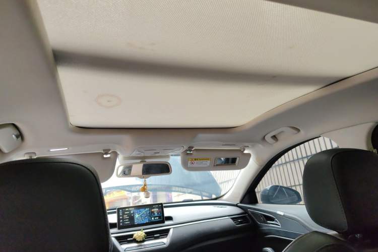 Used Hongqi H5 2022 Classic Model 1.8T Automatic Smart Connect Flagship Edition Headliner