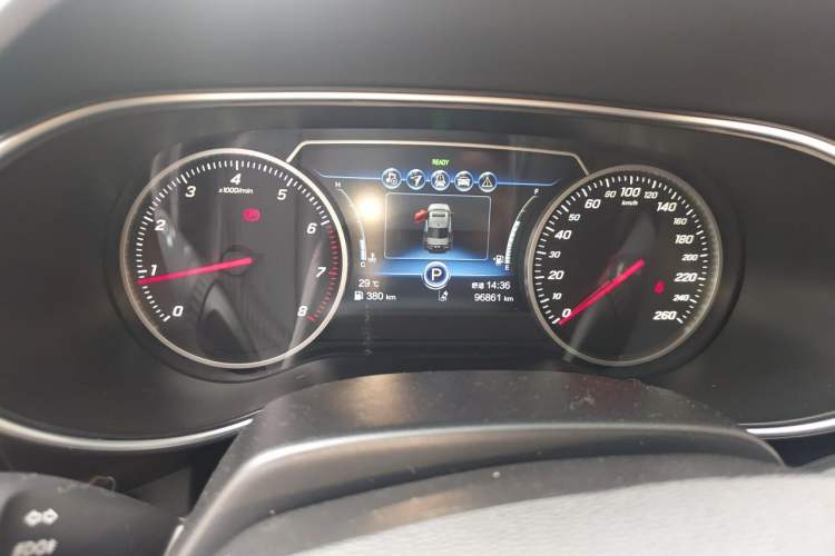 Used Hongqi H5 2022 Classic Model 1.8T Automatic Smart Connect Flagship Edition Instrument Cluster