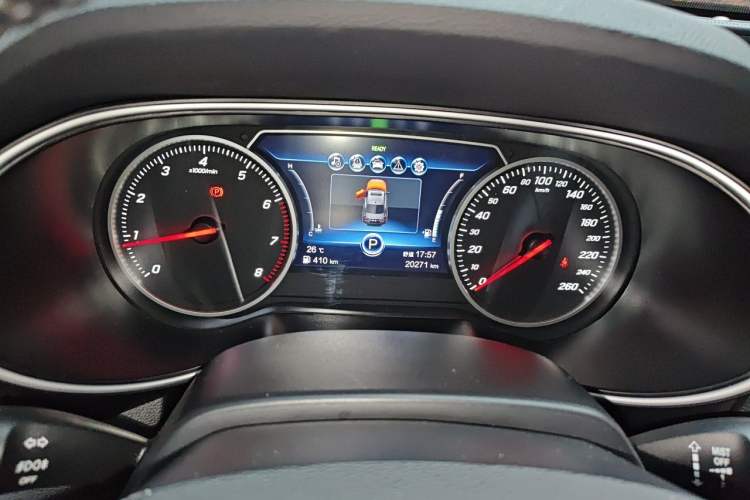 Used Hongqi H5 2022 Classic Model Facelift 1.8T Automatic Smart Connect Flagship Edition Instrument Cluster