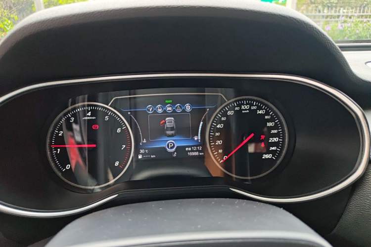 Used Hongqi H5 2022 Classic Model 1.8T Automatic Smart Connect Flagship Edition Instrument Cluster