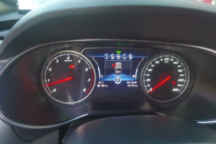Used Hongqi H5 2022 Classic Model 1.8T Automatic Smart Connect Flagship Edition Instrument Cluster