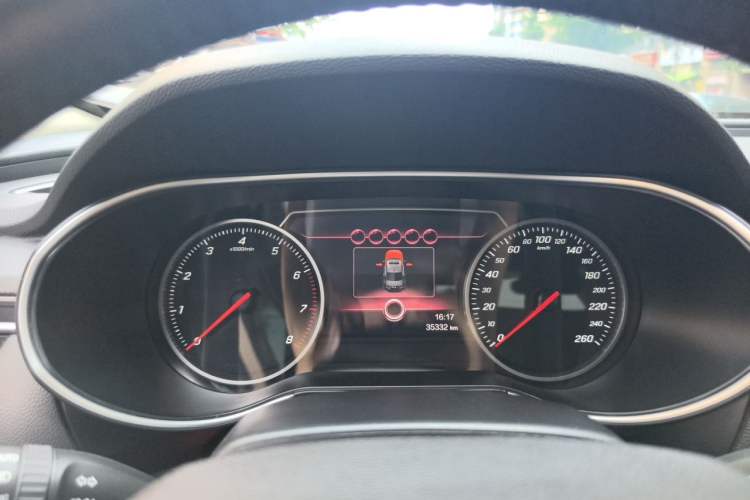 Used Hongqi H5 2022 Classic Model Facelift 1.8T Automatic Smart Connect Flagship Edition Instrument Cluster