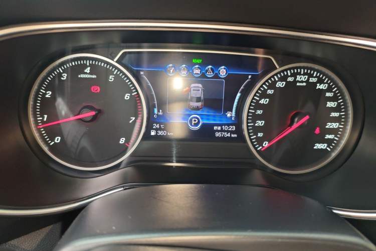 Used Hongqi H5 2022 Classic Model 1.8T Automatic Smart Connect Flagship Edition Instrument Cluster