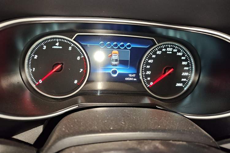 Used Hongqi H5 2022 Classic Model Facelift 1.8T Automatic Smart Connect Flagship Edition Instrument Cluster