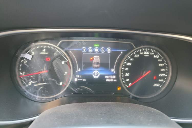 Used Hongqi H5 2022 Classic Model 1.8T Automatic Smart Connect Flagship Edition Instrument Cluster