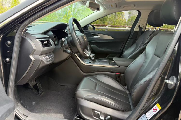 Used Hongqi H5 2022 Classic Model Facelift 1.8T Automatic Smart Connect Flagship Edition Interior 2