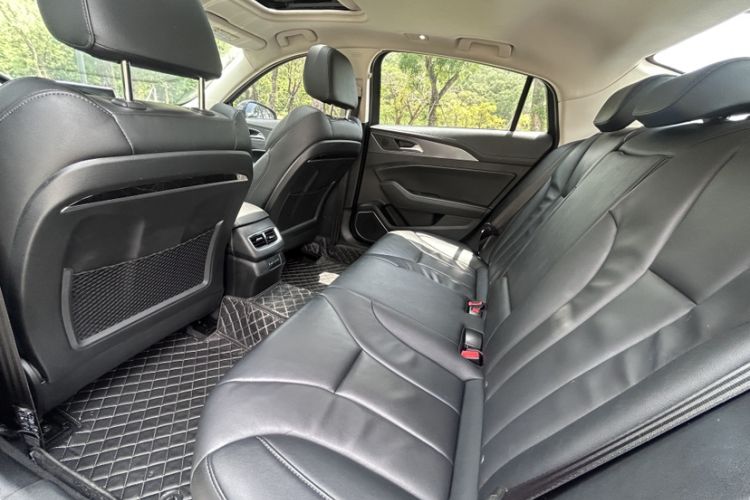 Used Hongqi H5 2022 Classic Model Facelift 1.8T Automatic Smart Connect Flagship Edition Interior 2