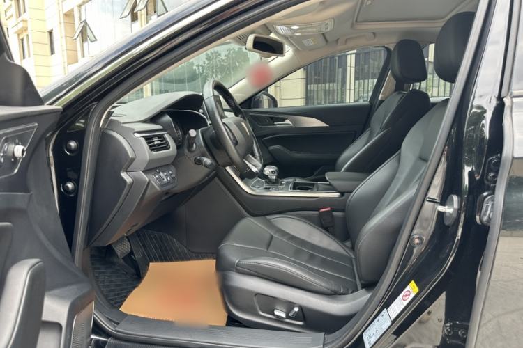 Used Hongqi H5 2022 Classic Model Facelift 1.8T Automatic Smart Connect Flagship Edition Interior 2