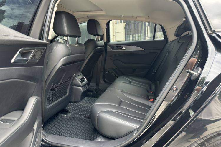 Used Hongqi H5 2022 Classic Model Facelift 1.8T Automatic Smart Connect Flagship Edition Interior 3