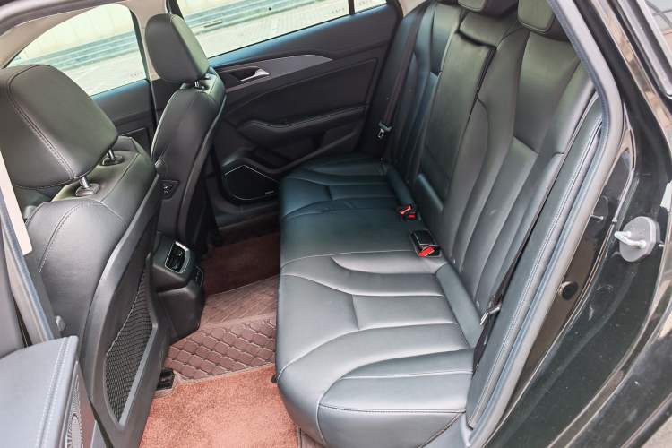Used Hongqi H5 2022 Classic Model 1.8T Automatic Smart Connect Flagship Edition Interior 4
